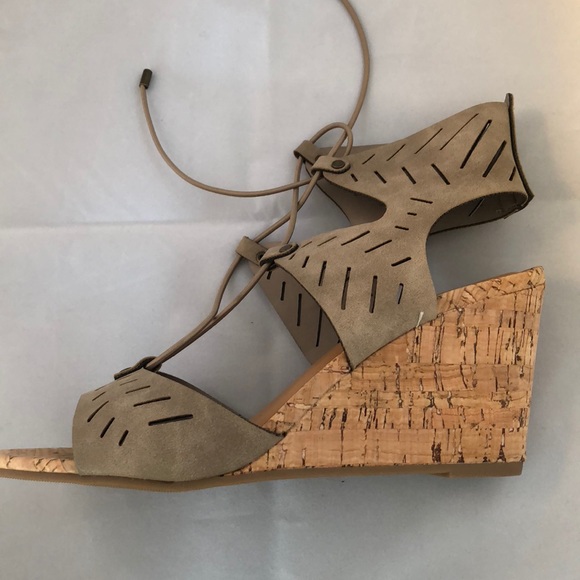 “y not” cork wedge sandals size 8.5 M NIP tan new boho festival - Picture 2 of 8